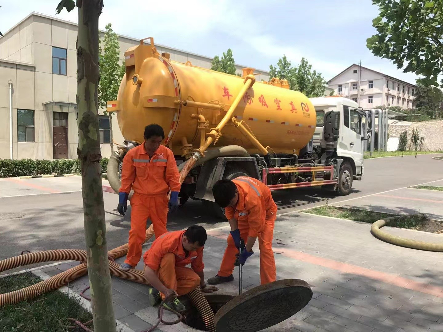 丰台化粪池清理与5-8吨吸粪车施工效率分析